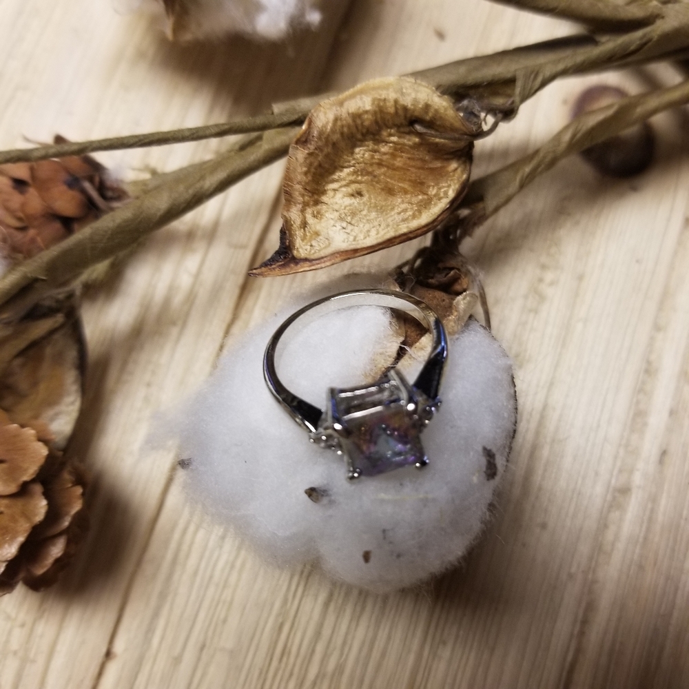 Exquisite Silver Plated Princess cut ring - Picture 14 of 14